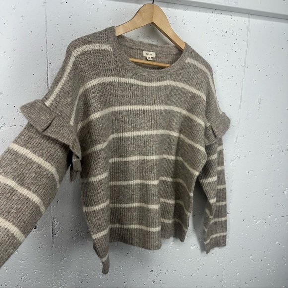 debut size Women’s Large Beige Striped Ruffle Sweater - Picture 7 of 12